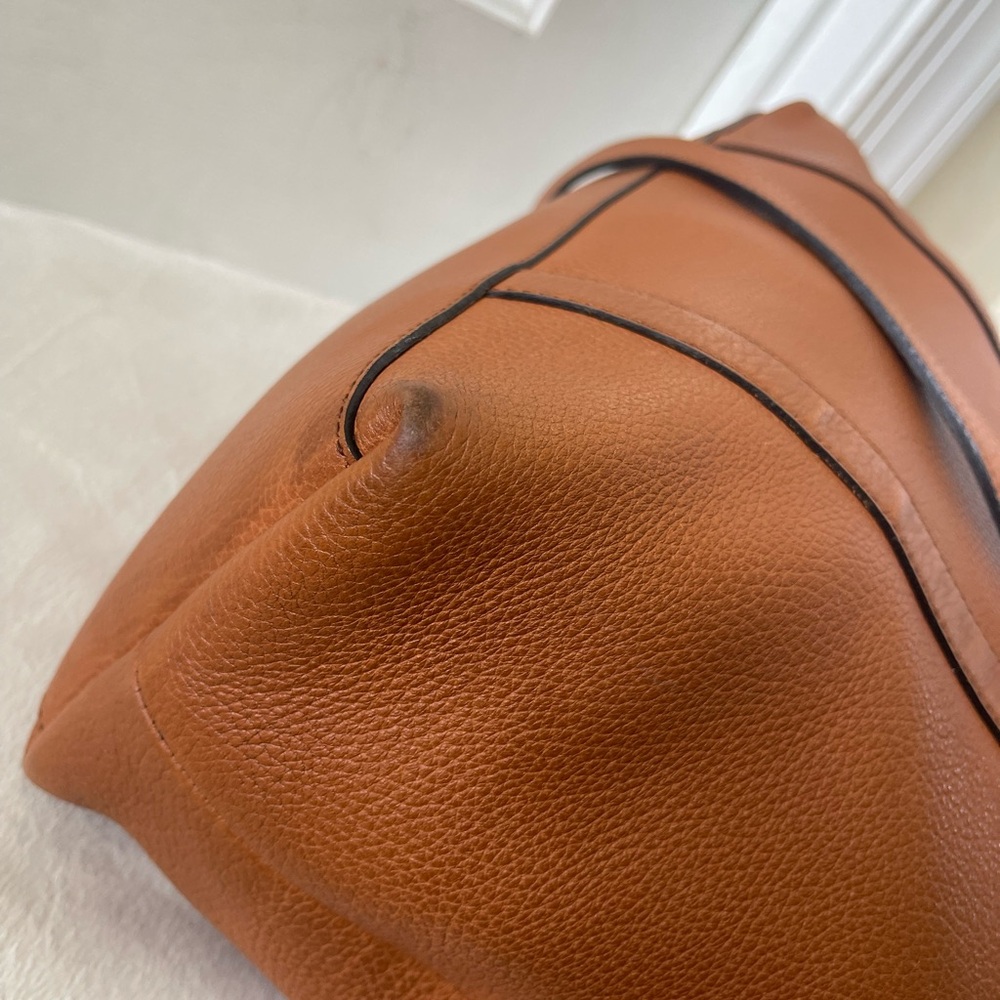 Gucci Leather GG Charm Tote Bag - Picture 12 of 16
